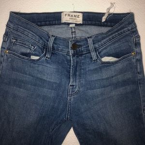 Mid rise ankle-crop stretch denim